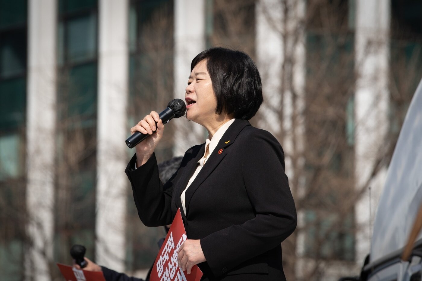 본문 이미지 - 이정미 정의당 대표가 18일 오후 서울 중구 서울광장에서 열린 &#39;대일 굴욕외교 규탄 범국민대회&#39;에 참석해 발언하고 있다. &#40;정의당 제공&#41; 2023.3.18/뉴스1