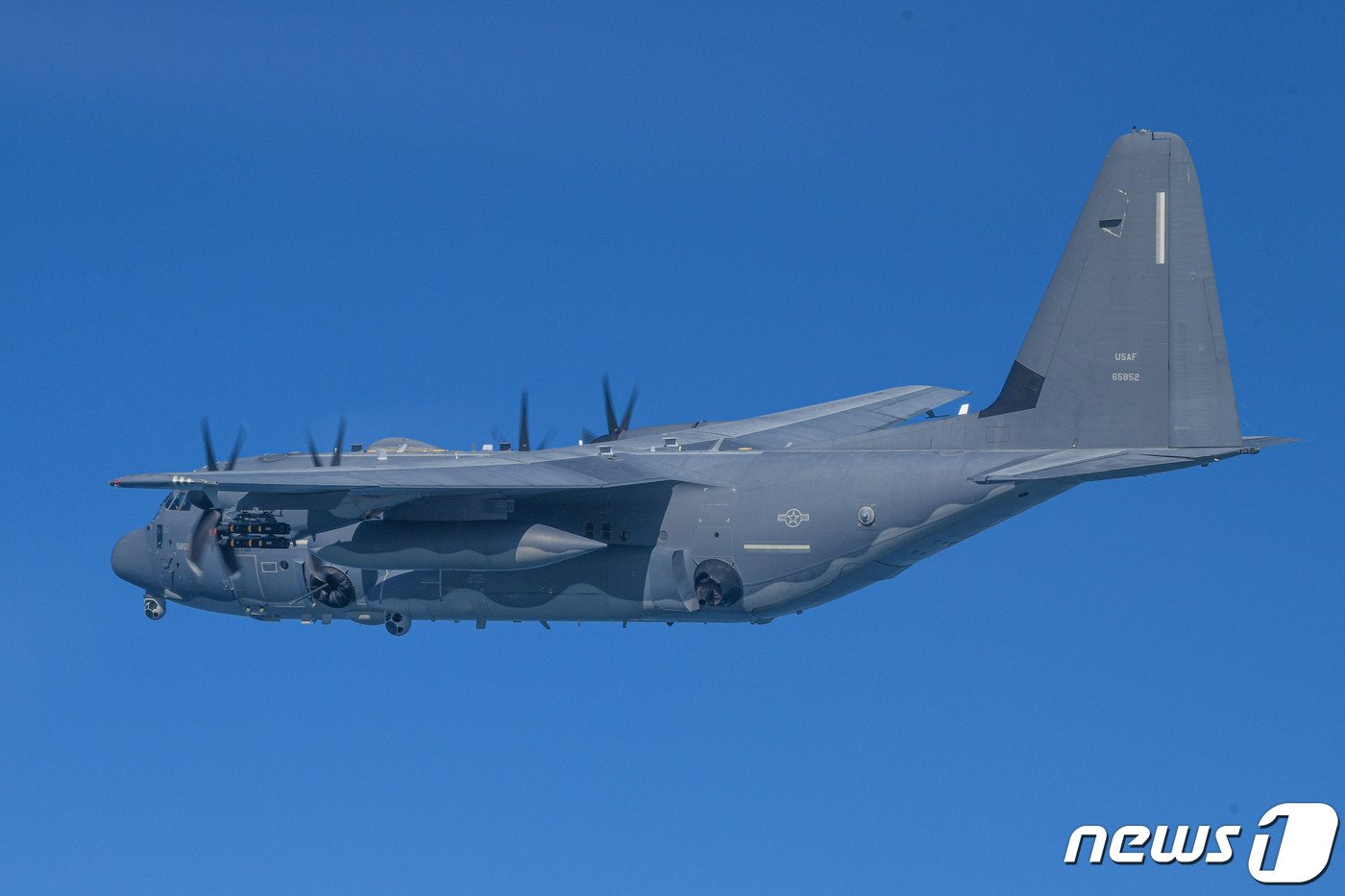 한미 연합 특수작전훈련에 투입된 미국 항공타격 자산 AC-130J가 지난달 27일 훈련 임무를 수행하고 있다. &#40;합동참모본부 제공&#41; 2023.3.2/뉴스1