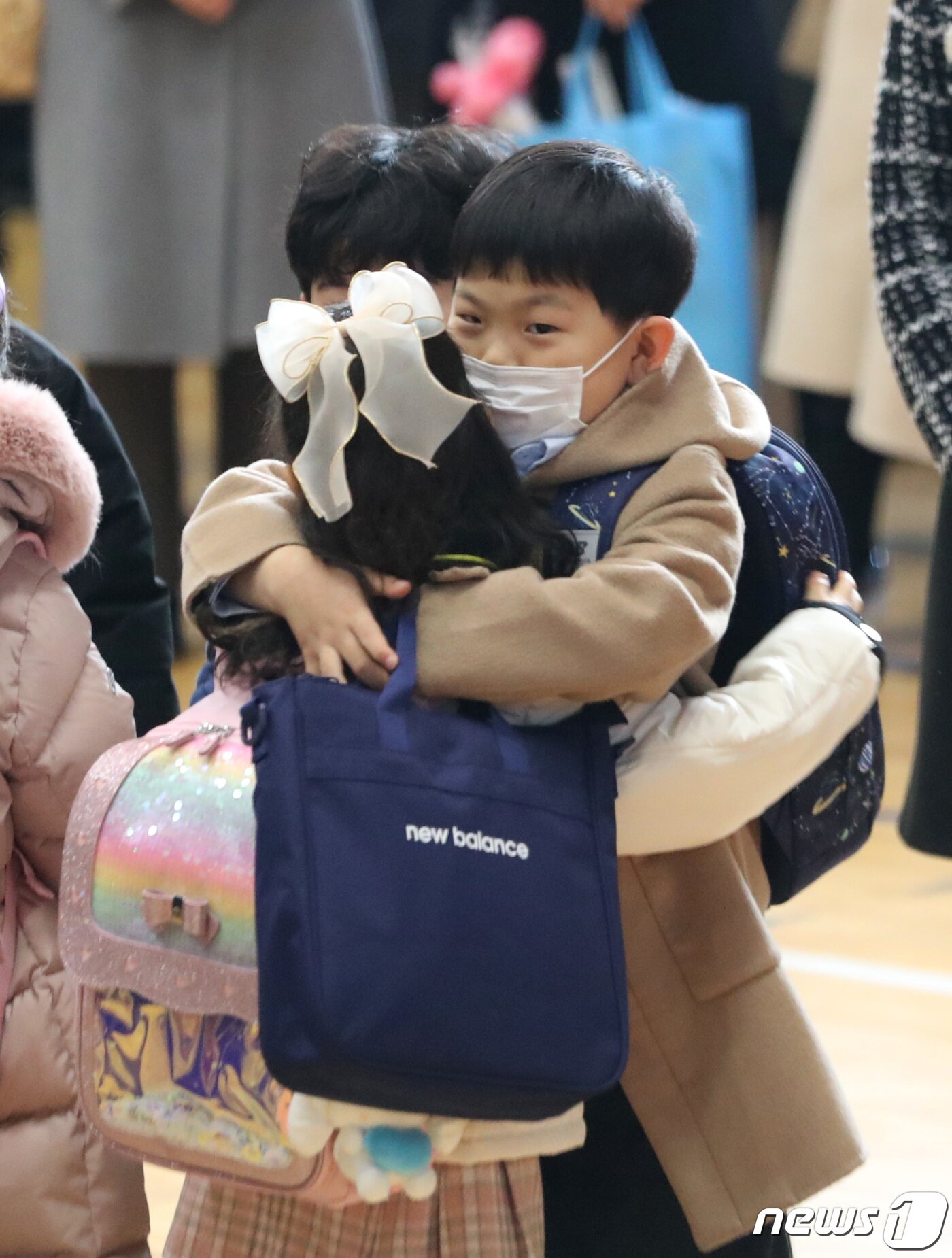 본문 이미지 - 2일 오전 경기 수원시 팔달구 매여울초등학교에서 입학식이 진행되고 있다. 2023.3.2/뉴스1 ⓒ News1 김영운 기자
