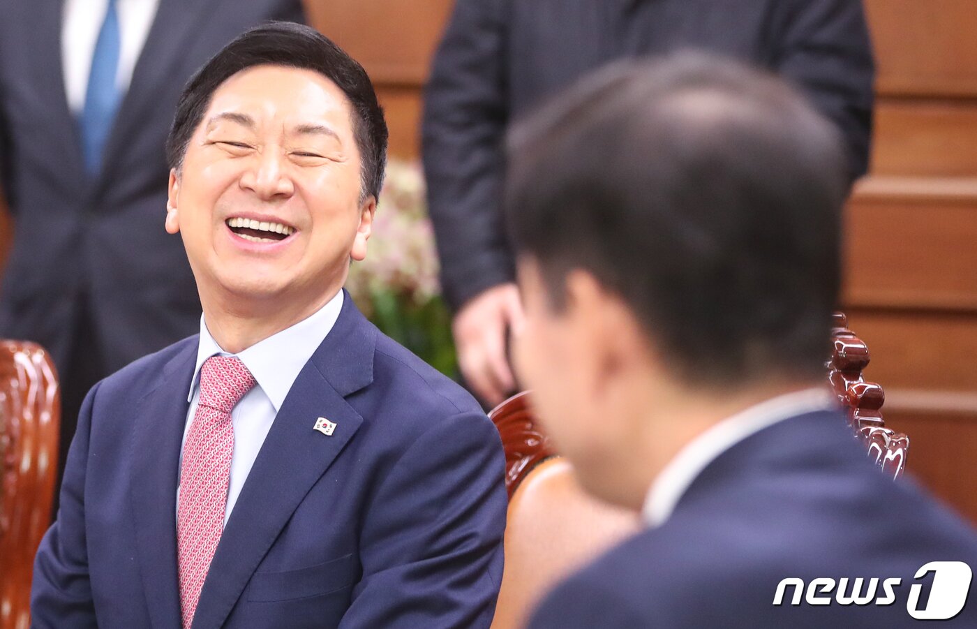 본문 이미지 - 김기현 국민의힘 대표가 20일 서울 여의도 국회 의장실을 방문해 김진표 의장과 대화하고 있다. 2023.3.20/뉴스1 ⓒ News1 허경 기자