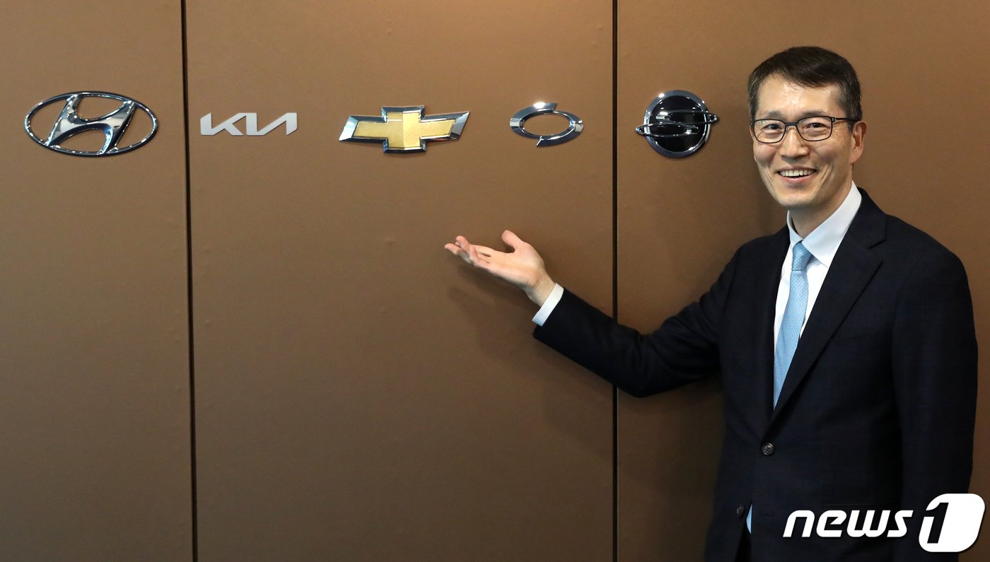 본문 이미지 - 강남훈 한국자동차산업협회 회장이 20일 서울 서초구 한국자동차산업협회에서 뉴스1과 인터뷰를 하고 있다. 2023.3.20/뉴스1 ⓒ News1 송원영 기자