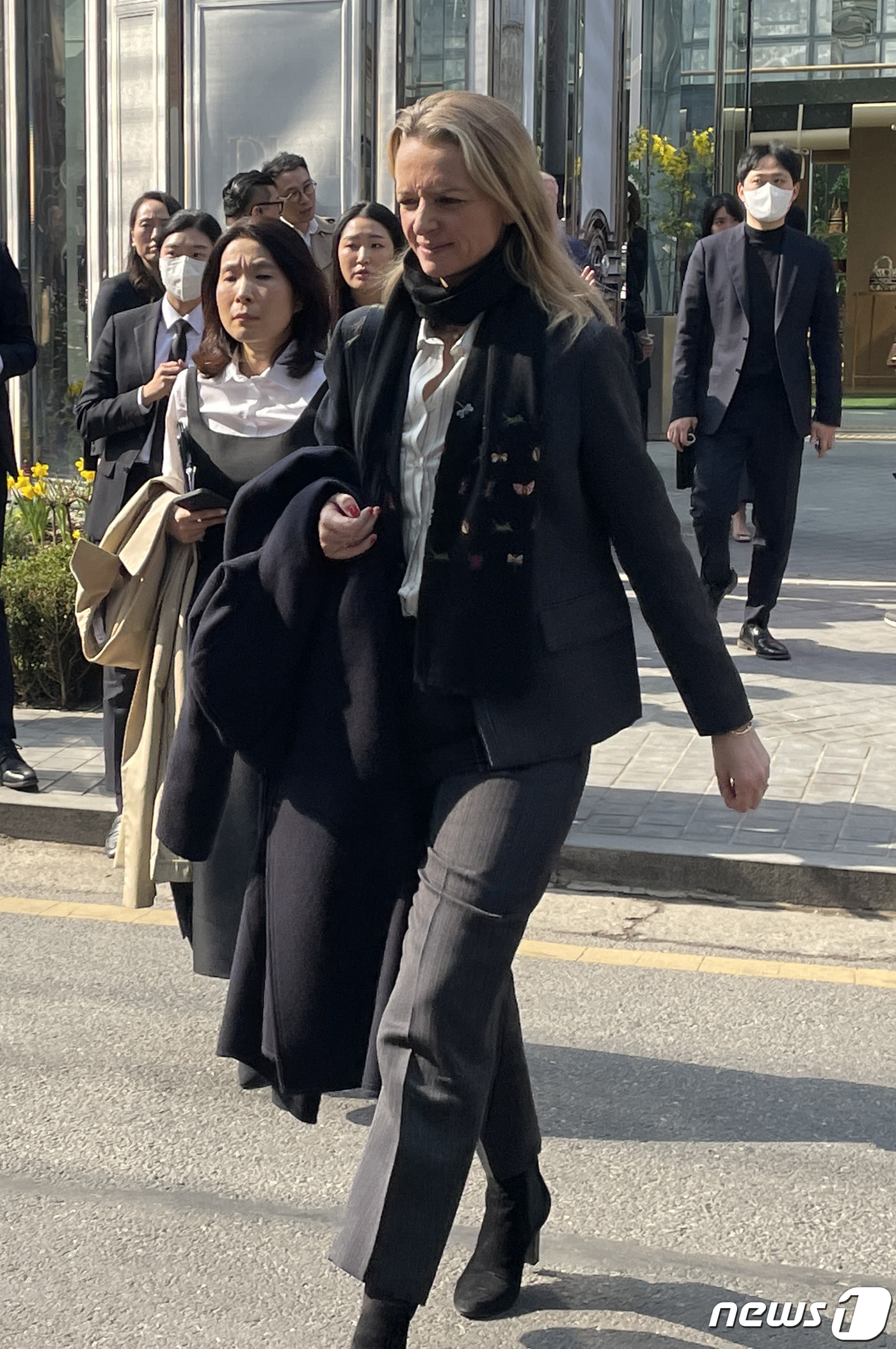 (서울=뉴스1) 한지명 기자 = 세계 최대 명품그룹 루이비통모에헤네시(LVMH) 수장 베르나르 아르노 총괄회장의 딸인 델핀 아르노 크리스찬 디올 CEO가 20일 서울 성수동에 위치 …