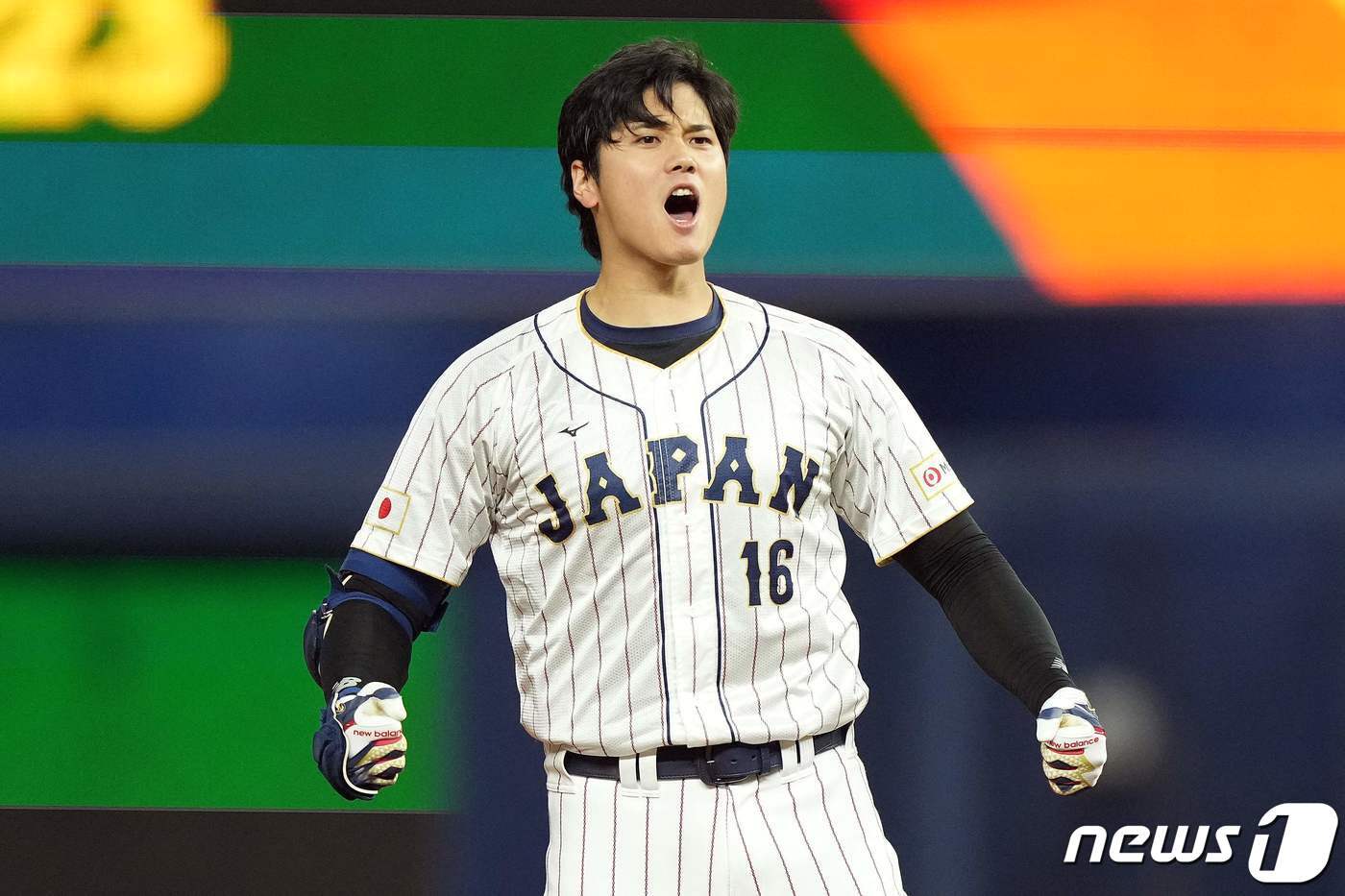 본문 이미지 - 역전승의 발판을 마련한 오타니 쇼헤이. ⓒ AFP=뉴스1