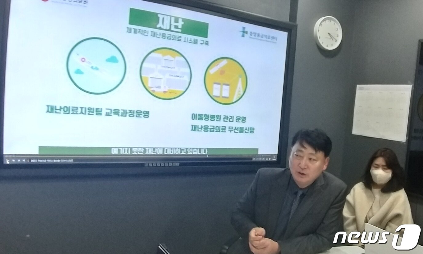 본문 이미지 - 김성중 중앙응급의료센터장이 21일 센터에서 인터뷰를 가졌다. /강승지기자