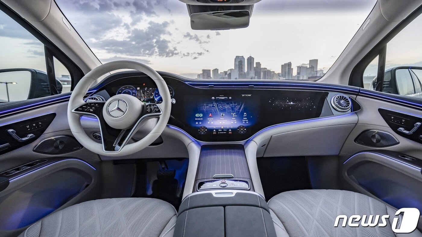본문 이미지 - 더 뉴 EQS 580 4MATIC SUV 실내 인테리어.(벤츠코리아 제공) ⓒ 뉴스1 