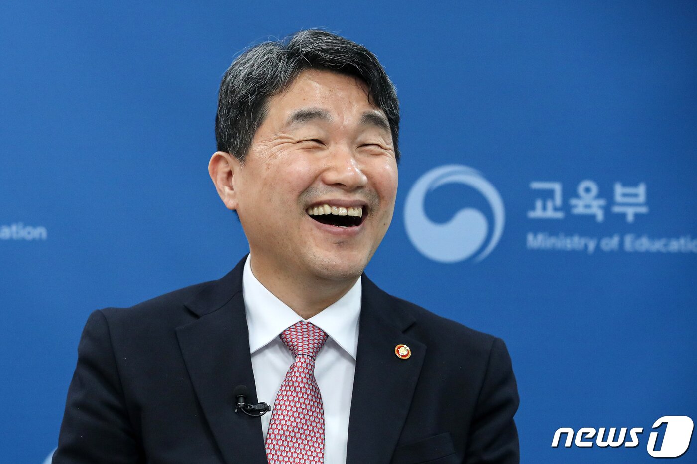 본문 이미지 - 이주호 부총리 겸 교육부 장관이 21일 오후 서울 영등포구 한국교육시설안전원에서 이백규 뉴스1 대표와 대담하고 있다. 2023.3.21/뉴스1 ⓒ News1 이승배 기자