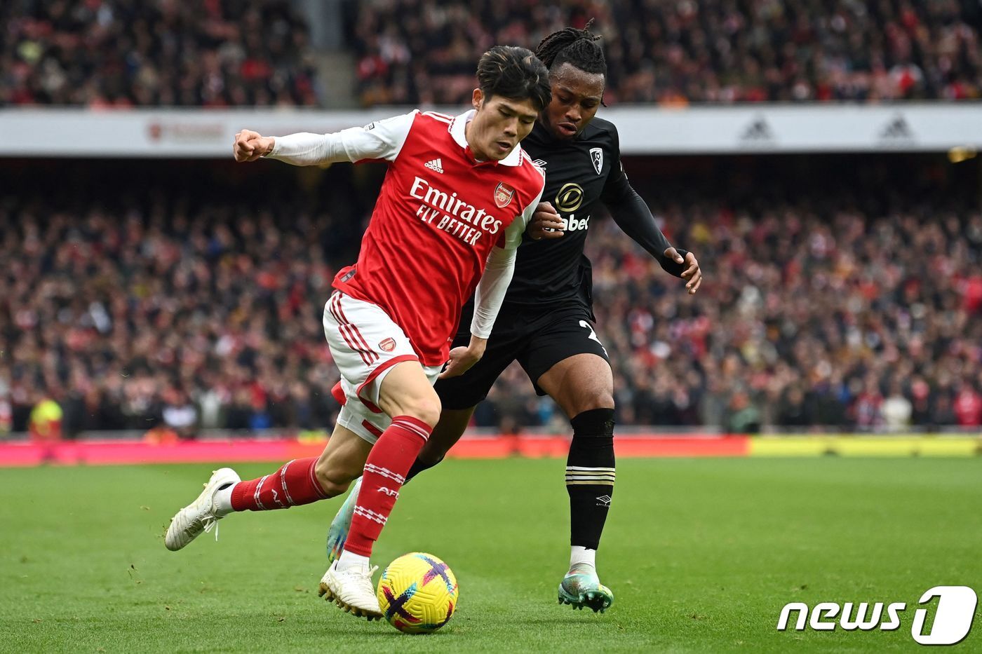본문 이미지 - 아스널 수비수 토미야스가 부상으로 시즌 아웃됐다. ⓒ AFP=뉴스1