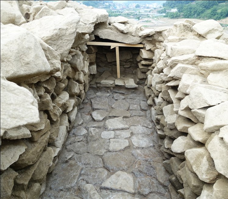 본문 이미지 - 1호분 6호 석곽 유물 부장칸. (문화재청 제공) 