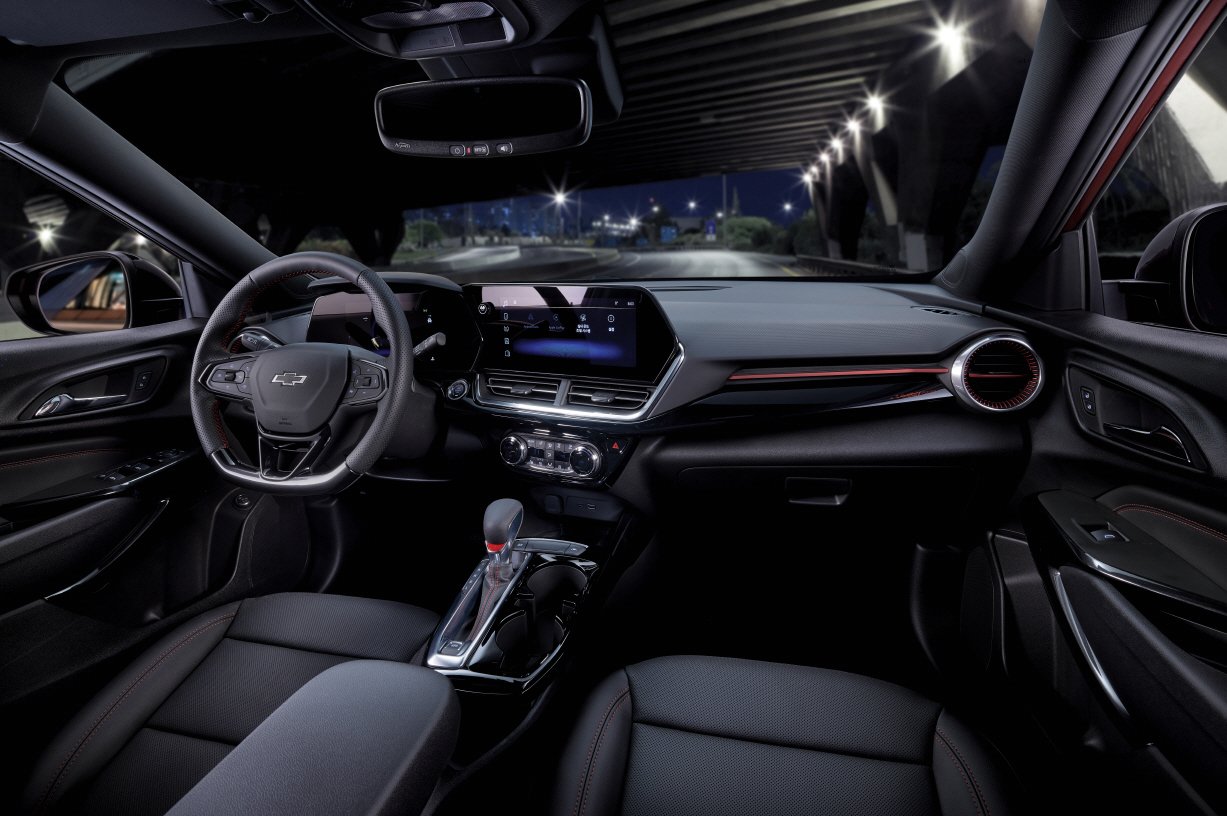 본문 이미지 - 쉐보레 트랙스 크로스오버 RS 실내&#40;한국GM 제공&#41;