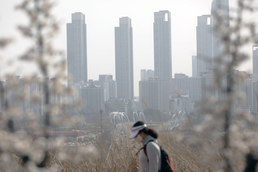 중국發 황사, 한반도 뒤덮기 시작한 미세먼지 
