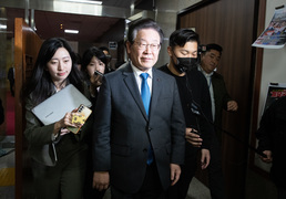 당대표실 향하는 이재명 대표
