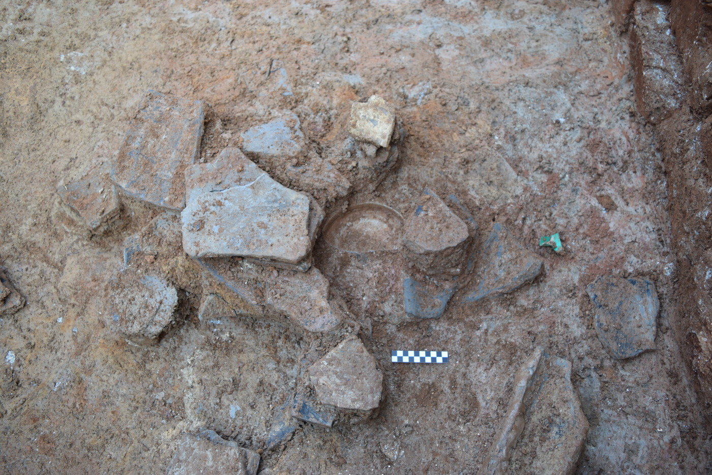 본문 이미지 - 2호 저온 저장고에서 출토된 유물. (문화재청 제공) 