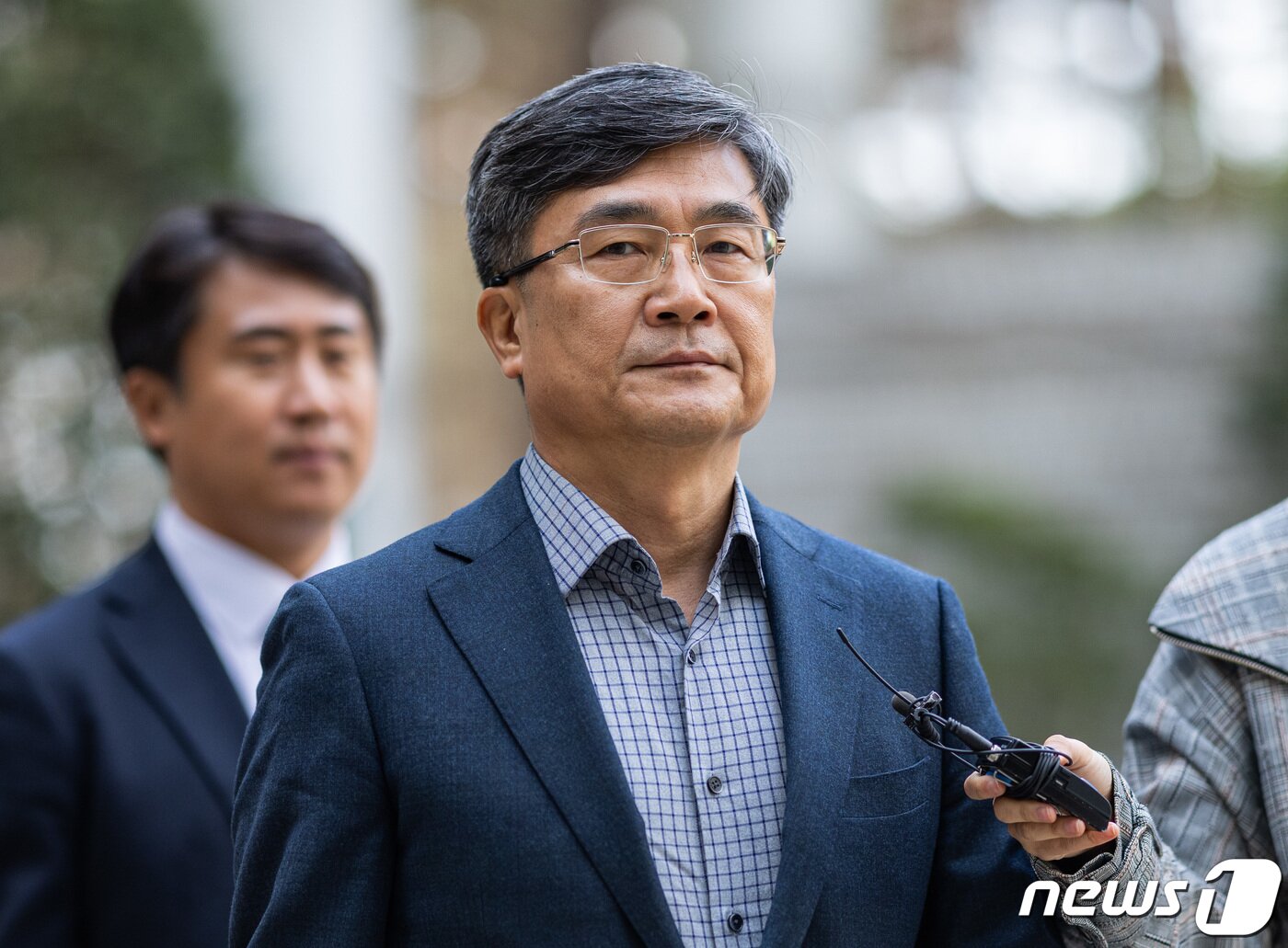 본문 이미지 - 서욱 전 국방부 장관이 24일 오전 서울 서초구 서울중앙지법에서 '서해 피격' 관련 첫 공판에 출석하고 있다. (공동취재) 2023.3.24/뉴스1 ⓒ News1 임세영 기자