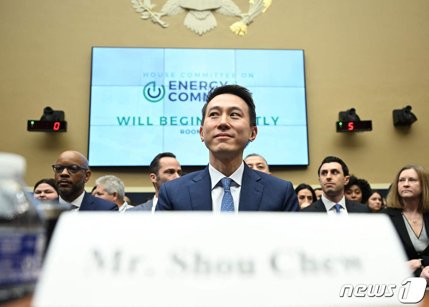 (워싱턴 AFP=뉴스1) 우동명 기자 = 쇼우 지 츄 틱톡 CEO가 23일(현지시간) 워싱턴 의사당의 하원 에너지 및 상업위원회 청문회에 출석을 하고 있다.ⓒ AFP=뉴스1