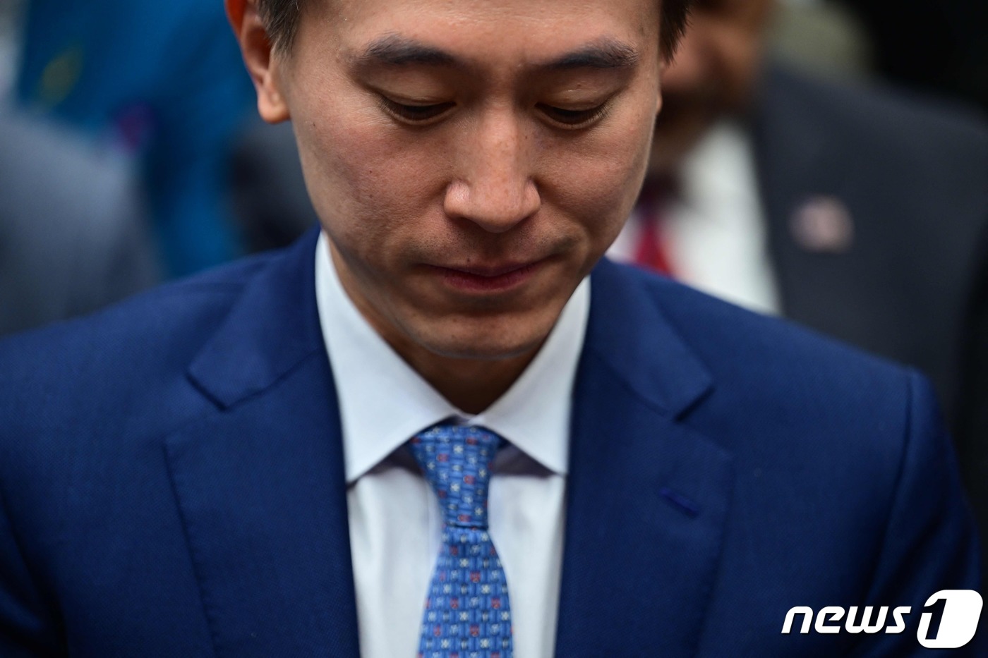 (워싱턴 AFP=뉴스1) 우동명 기자 = 쇼우 지 츄 틱톡 CEO가 23일(현지시간) 워싱턴 의사당의 하원 에너지 및 상업위원회 청문회를 마치고 떠나고 있다.ⓒ AFP=뉴스1