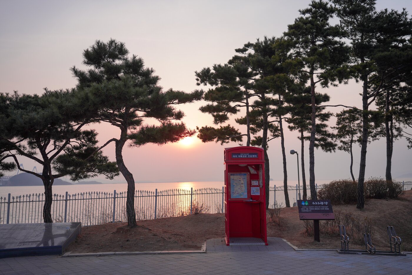 아라빛섬정서진광장에서 만나는 붉은 노을&#40;한국관광공사 제공&#41;