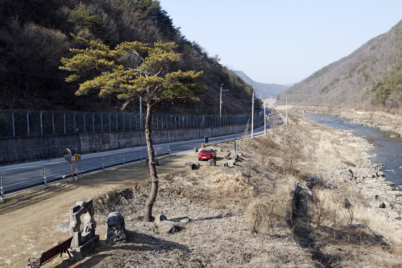 본문 이미지 - 예던길 선교유에서 본 35번 국도&#40;한국관광공사 제공&#41;