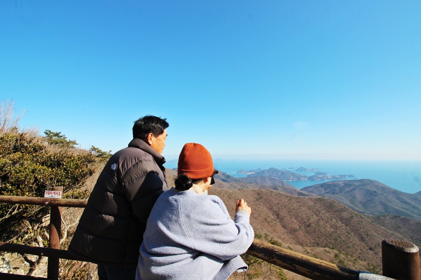 본문 이미지 - 사시사철 사람들의 발길이 끊이지 않는 보리암&#40;한국관광공사 제공&#41;