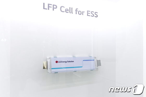LG에너지솔루션의 파우치형 LFP 배터리.(LG에너지솔루션 제공) © News1 한재준 기자