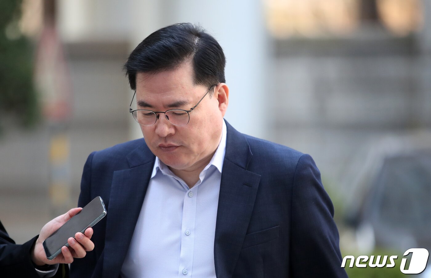 본문 이미지 - 유동규 전 성남도시개발공사 기획본부장이 27일 오전 서울 서초구 서울중앙지방법원에서 열린 '대장동 특혜' 관련 특정경제범죄가중처벌 등에 관한 법률 위반(배임) 공판에 출석하고 있다. 2023.3.27/뉴스1 ⓒ News1 이승배 기자