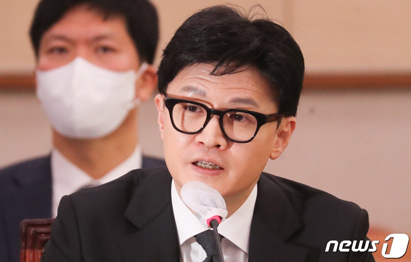 본문 이미지 - 한동훈 법무부 장관이 27일 서울 여의도 국회에서 열린 법제사법위원회 전체회의에서 의원들의 질의에 답하고 있다. 2023.3.27/뉴스1 ⓒ News1 허경 기자