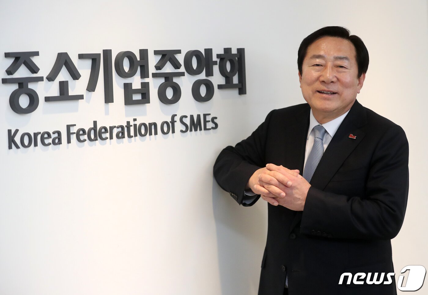 본문 이미지 - 김기문 중소기업중앙회 회장이 27일 서울 영등포구 여의도 중소기업중앙회에서 뉴스1과 인터뷰를 하고 있다. 2023.3.27/뉴스1 ⓒ News1 송원영 기자