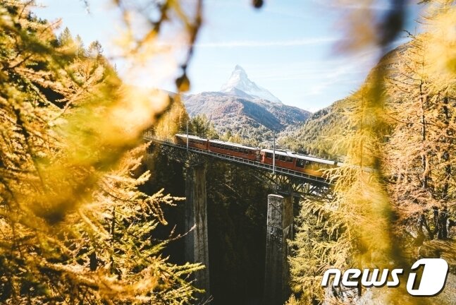 본문 이미지 - 체르마트~고르너그라트 구간을 오가는 열차인 고르너그라트반(스위스관광청 제공)