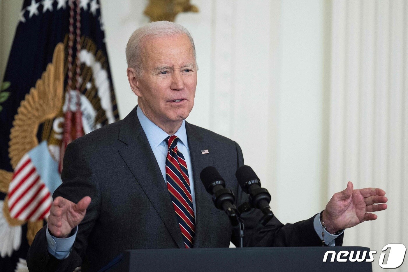 본문 이미지 - 조 바이든 미국 대통령이 27일(현지시간) 워싱턴 DC 백악관 이스트룸에서 연설하고 있다. 2023.03.27. ⓒ AFP=뉴스1 ⓒ News1 김성식 기자
