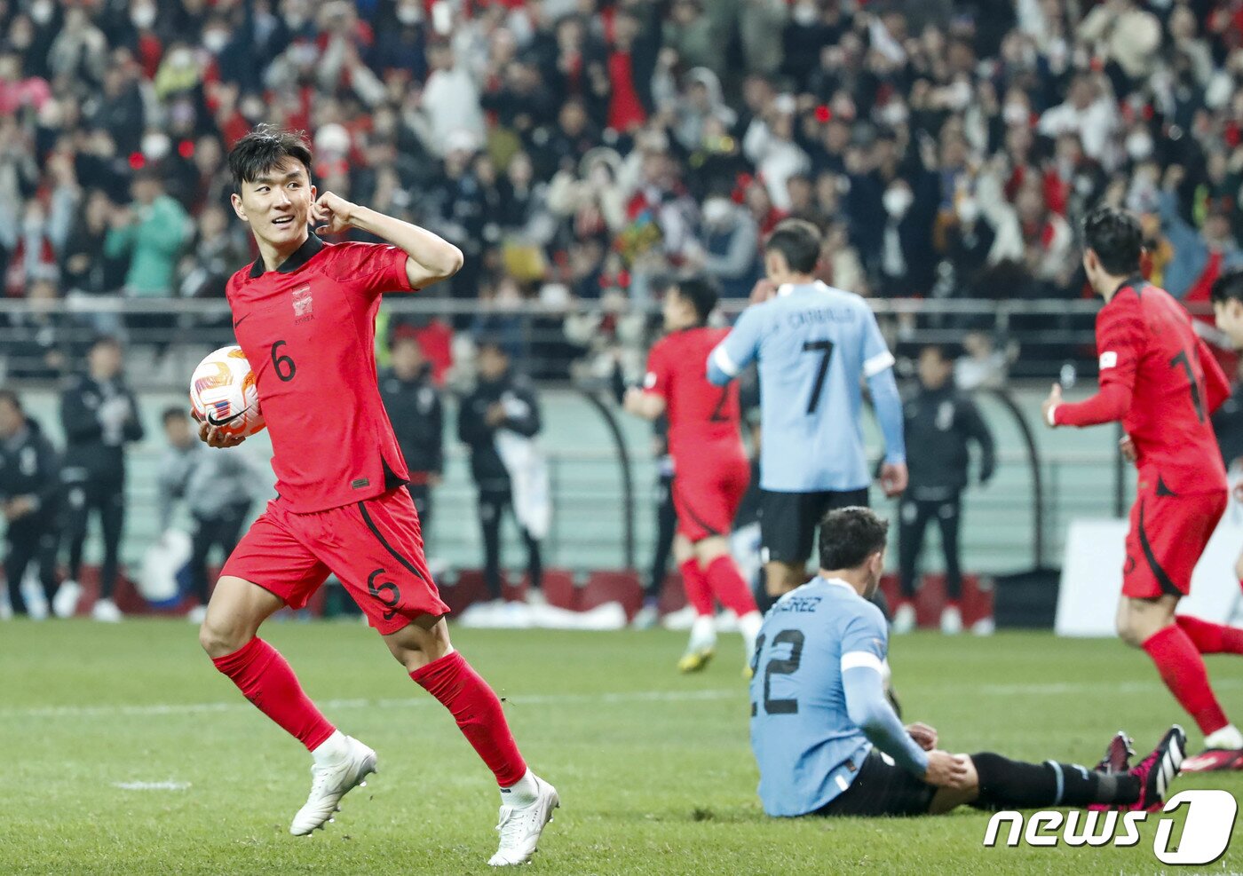 본문 이미지 - 축구대표팀의 황인범./뉴스1 ⓒ News1 김도우 기자