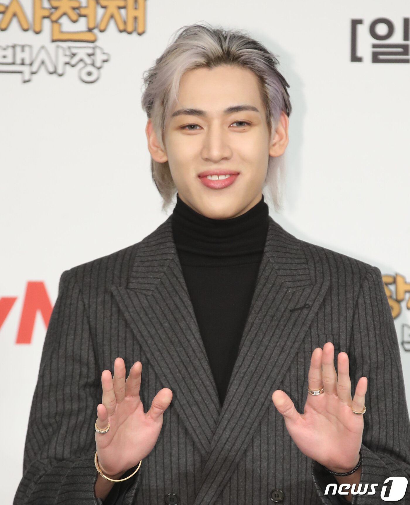 본문 이미지 - 가수 뱀뱀이 29일 오전 서울 마포구 서울가든호텔에서 열린 tvN 신규 예능 '장사천재 백사장' 제작발표회에서 포즈를 취하고 있다. '장사천재 백사장'은 대한민국 최고의 외식 경영 전문가 백종원이 한식 불모지에서 직접 창업부터 운영까지 나서는 '백종원의 세계 밥장사 도전기'를 그린다. 2023.3.29/뉴스1 ⓒ News1 권현진 기자