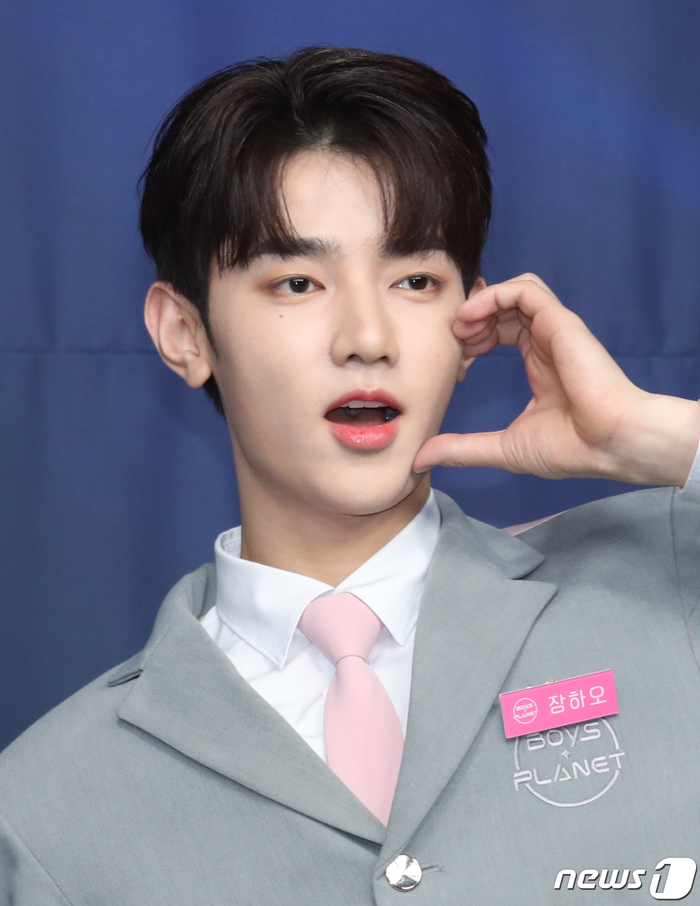 (서울=뉴스1) 권현진 기자 = 연습생 장하오가 29일 서울 CJ E&M CENTER 에서 열린 Mnet ‘보이즈 플래닛’ 생존자 신고식에서 포즈를 취하고 있다. 2023.3.29 …