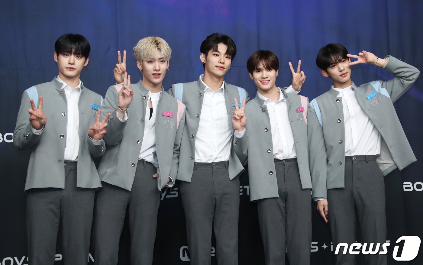 본문 이미지 - 연습생 김지웅(왼쪽부터)과 리키, 이정현, 제이, 한유진이 29일 서울 CJ E&M CENTER 에서 열린 Mnet ‘보이즈 플래닛’ 생존자 신고식에서 포즈를 취하고 있다. 2023.3.29/뉴스1 ⓒ News1 권현진 기자