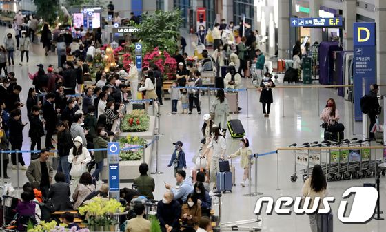 인천국제공항 입국장에 도착한 관광객들의 모습. 2023.3.29/뉴스1 © News1 장수영 기자
