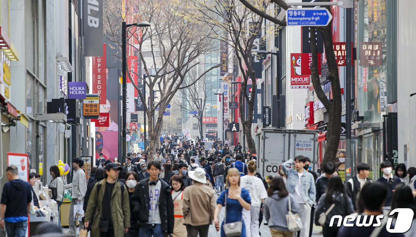 본문 이미지 - 정부가 29일 윤석열 대통령을 주재로 열린 제15차 비상경제민생회의에서 내수 활성화 대책의 일환으로 총 600억원 상당의 여행비·휴가비 등을 지원하기로 밝혔다. 2023.3.29/뉴스1 ⓒ News1 김도우 기자