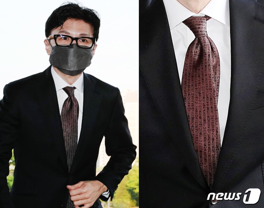 본문 이미지 - 한동훈 법무부 장관이 17일 오후 취임식이 열리는 경기도 과천 법무부 청사로 들어서고 있다. ⓒ 뉴스1