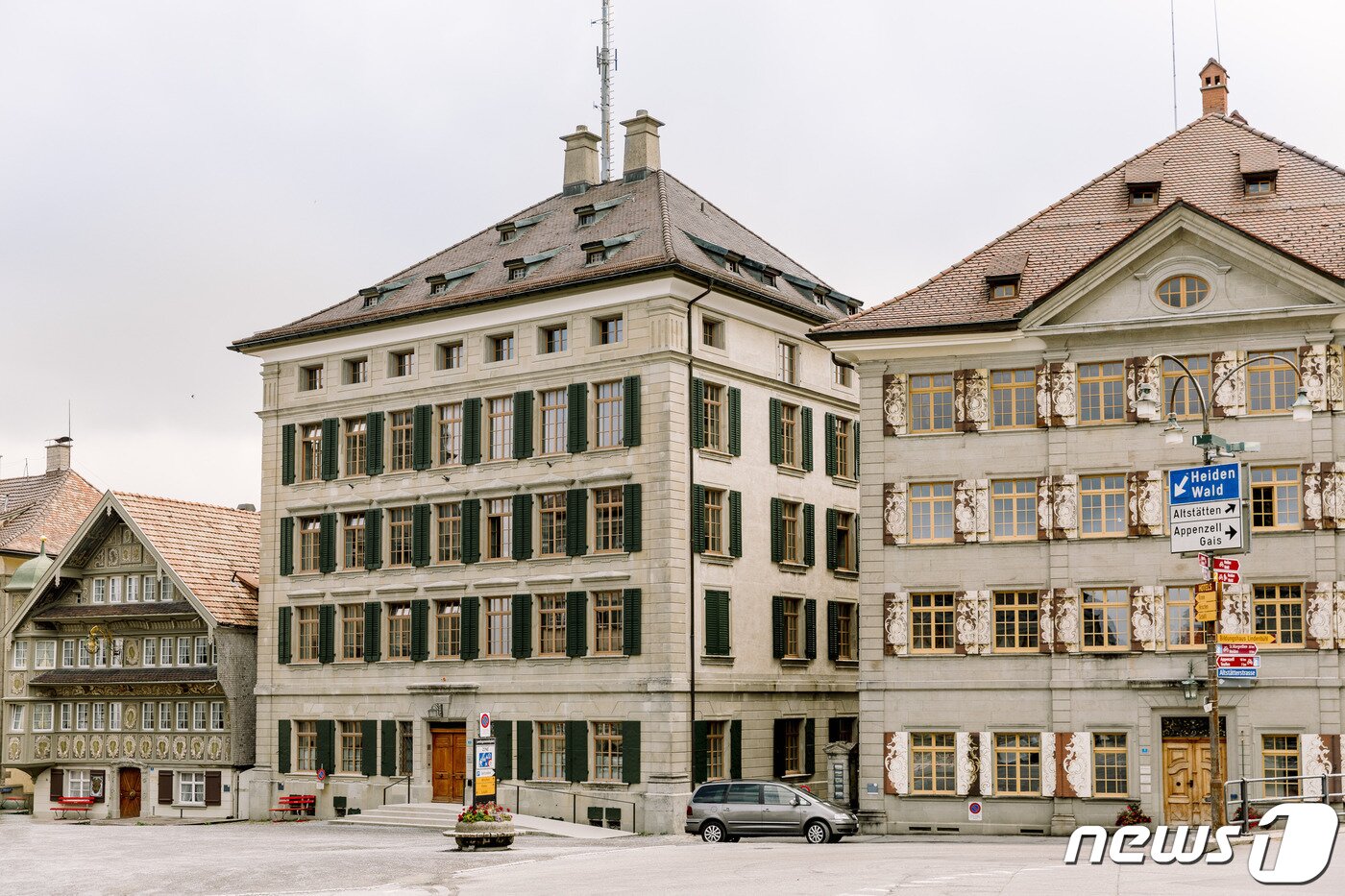 본문 이미지 - 트로겐 도시행정건물