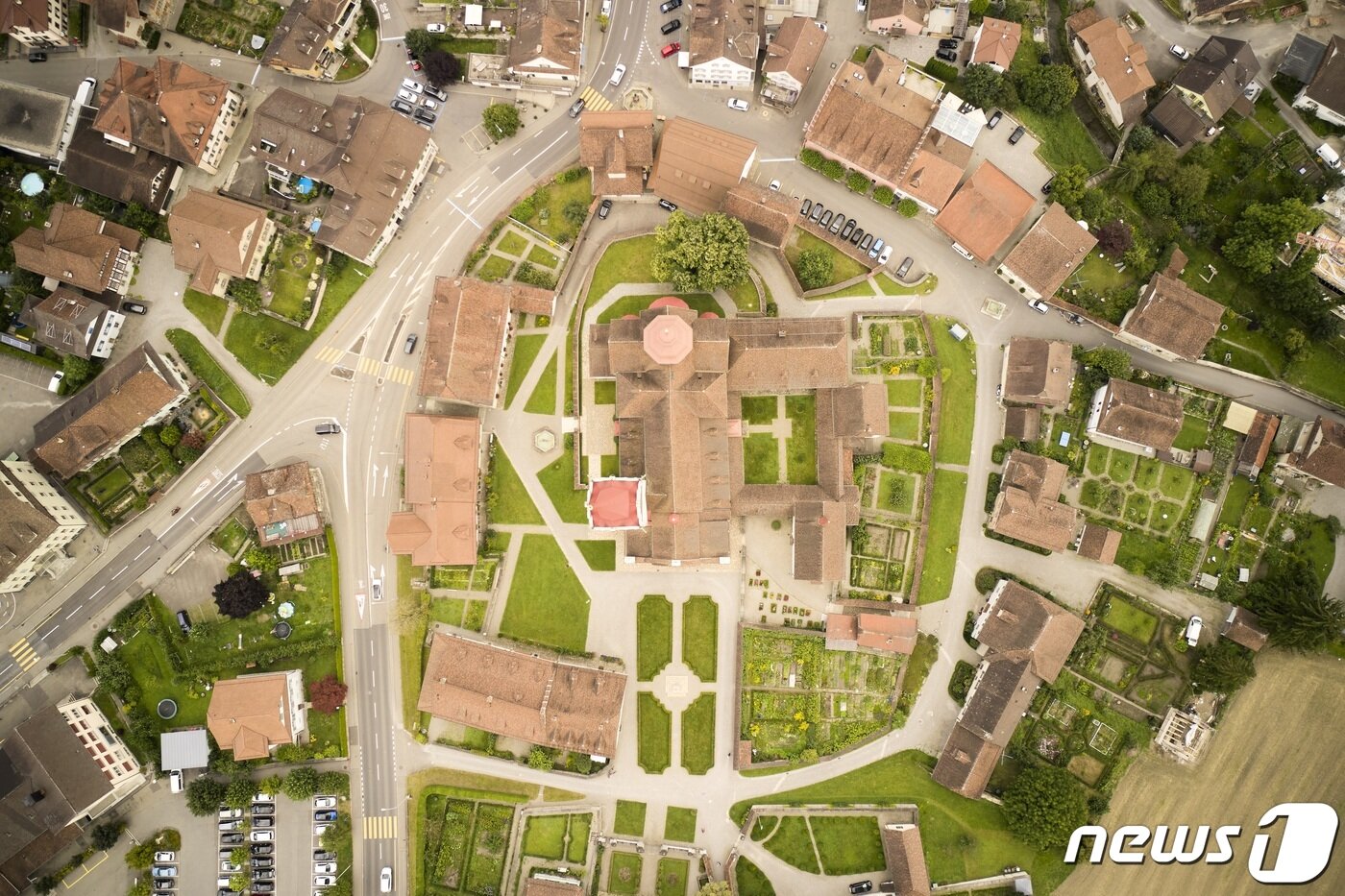 본문 이미지 - 드론으로 바라본 베로뮌스터