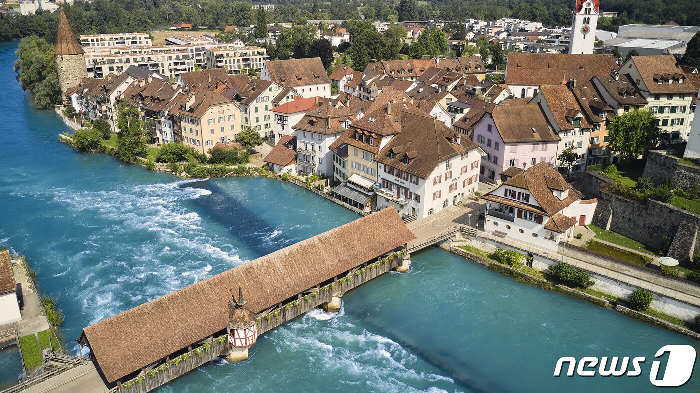 본문 이미지 - 16세기에 지어진 브렘가르텐 목조 다리