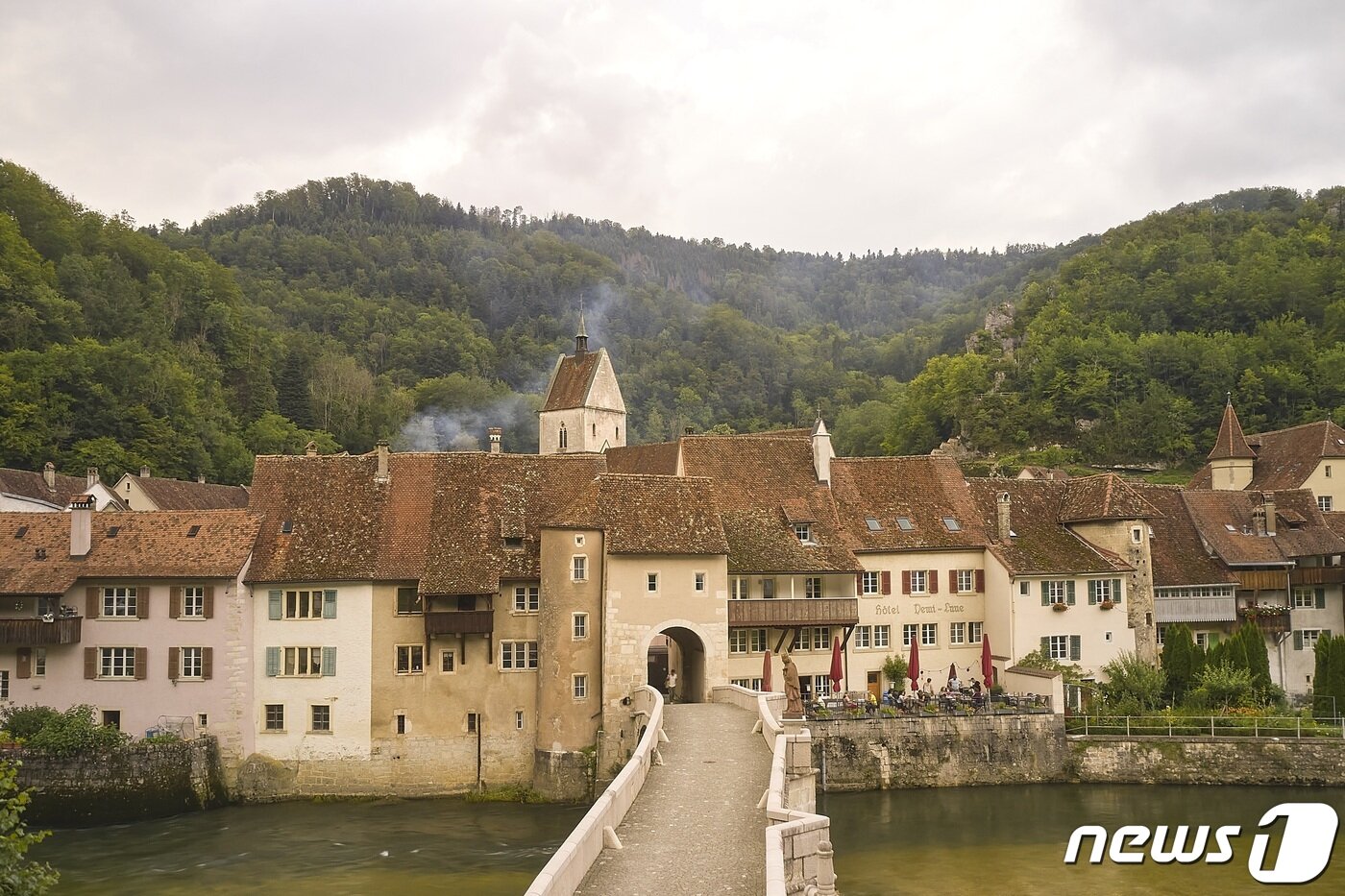 본문 이미지 - 18세기에 지어진 퐁생장 다리