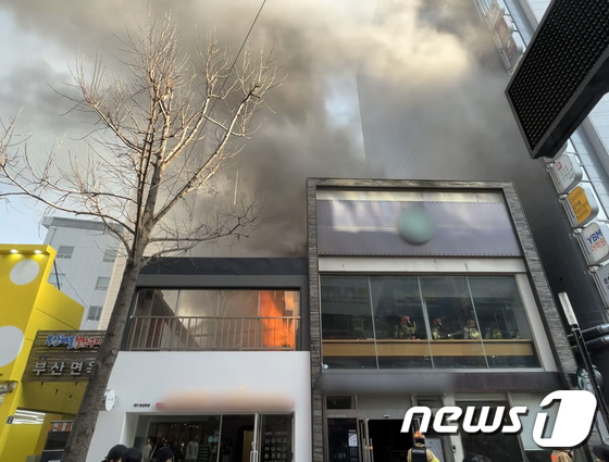 대구 동성로 카페서 불…30여명 대피 - 뉴스1