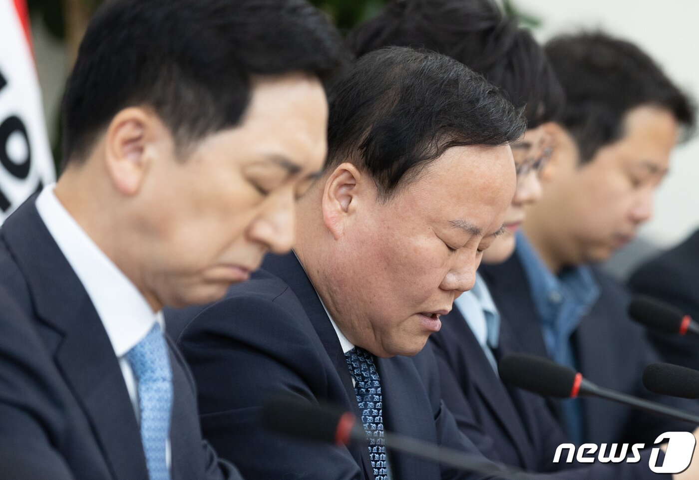 본문 이미지 - 김재원 국민의힘 최고위원이 30일 오전 서울 여의도 국회에서 열린 최고위원회의에서 잠시 생각에 잠겨 있다. ⓒ News1 이재명 기자
