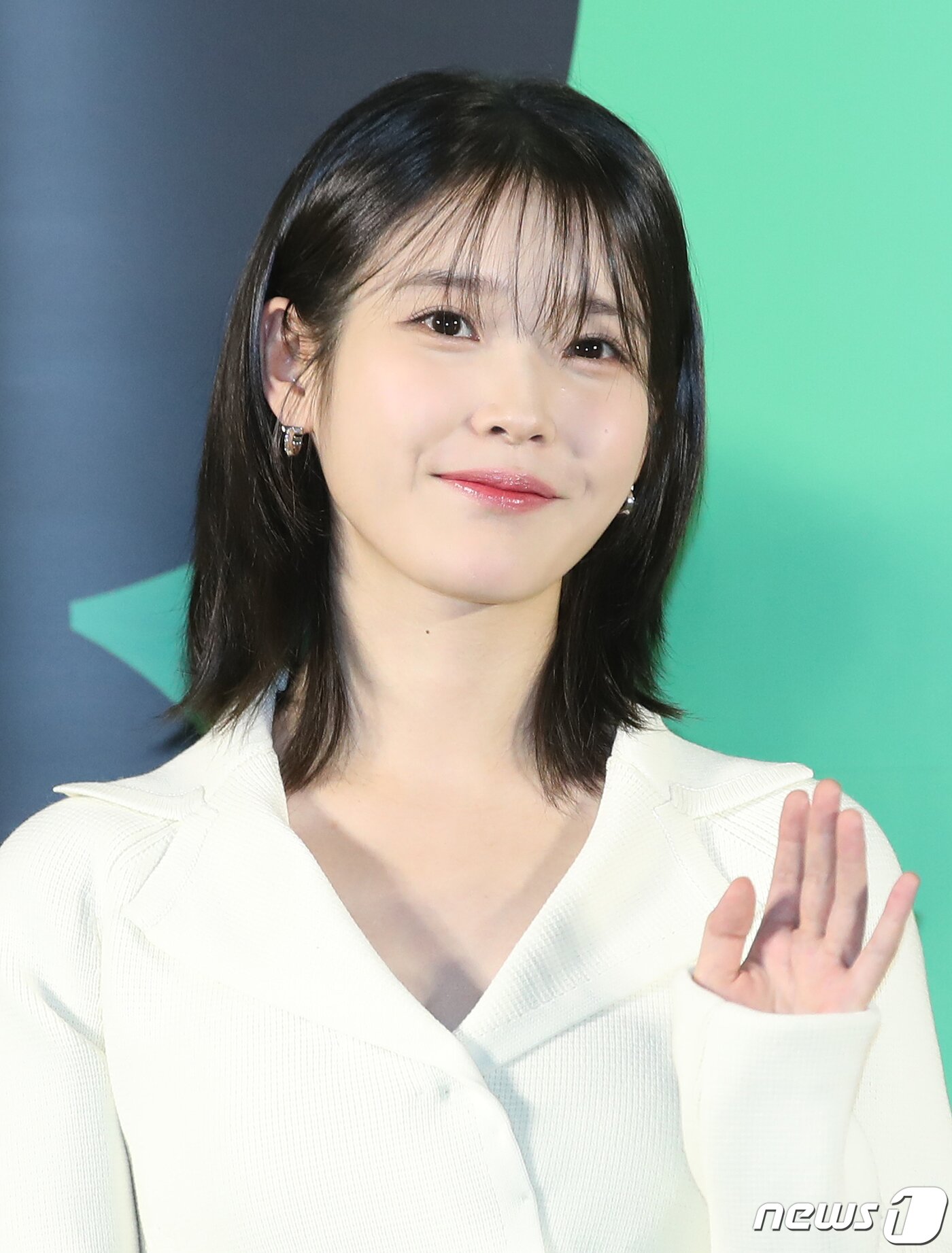 본문 이미지 - 배우 아이유(본명 이지은)가 30일 서울 성동구 메가박스 성수점에서 열린 영화 '드림'(감독 이병헌) 제작보고회에서 미소를 짓고 있다. ⓒ News1 권현진 기자