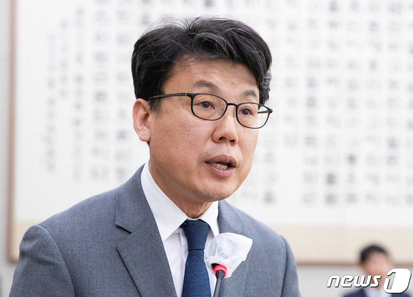 본문 이미지 - 진성준 더불어민주당 원내수석부대표가 30일 오전 서울 여의도 국회에서 열린 법제사법위원회 전체회의에서 특검법안에 대한 제안 설명을 하고 있다. 2023.3.30/뉴스1 ⓒ News1 이재명 기자