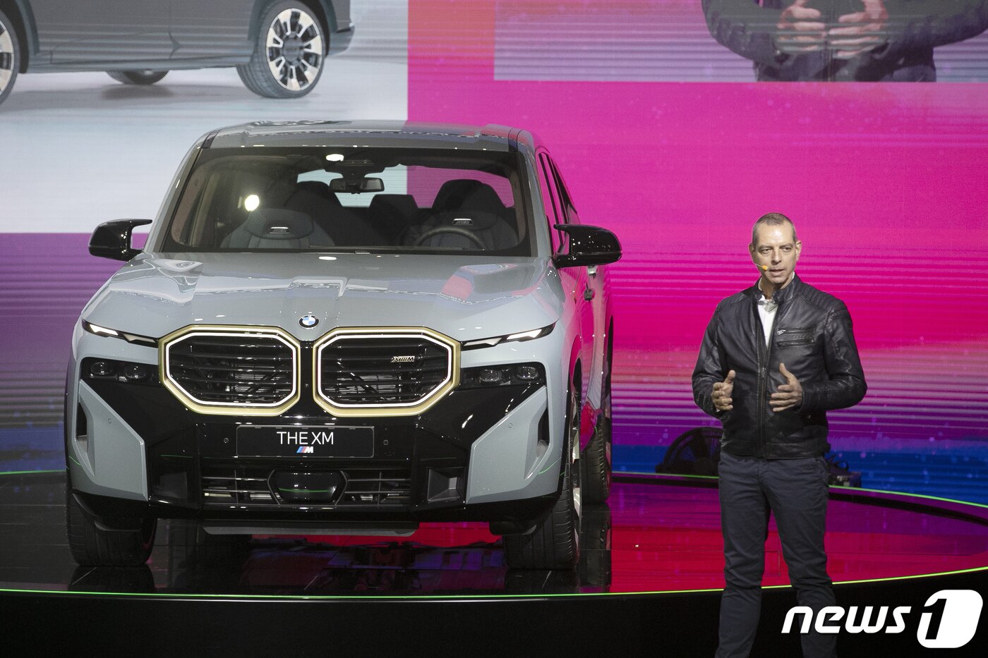 본문 이미지 - 30일 경기도 고양시 킨텍스에서 열린 '2023 서울모빌리티쇼에서 BMW THE XM 차량이 공개되고 있다. 2023.3.30/뉴스1 ⓒ News1 이승배 기자