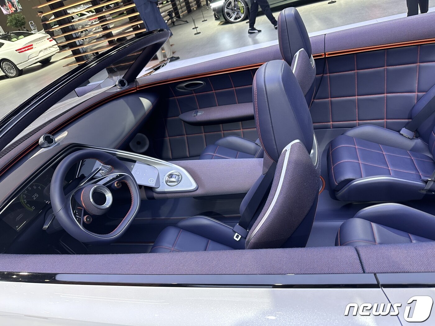 본문 이미지 - 제네시스 엑스 컨버터블의 실내 모습 2023.3.30/뉴스1 ⓒ News1 금준혁 기자