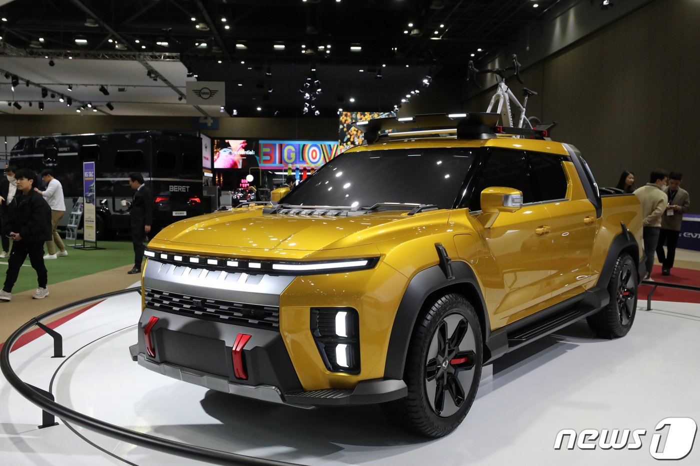 본문 이미지 - '2023 서울모빌리티쇼에 KG모빌리티 콘셉트 차량 O100이 전시돼 있다. 2023.3.30/뉴스1 ⓒ News1 이승배 기자