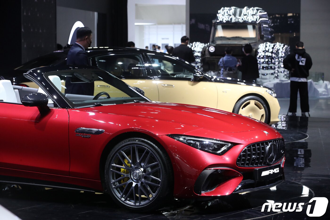 본문 이미지 - 30일 경기도 고양시 킨텍스에서 열린 '2023 서울모빌리티쇼에 벤츠 AMG 등 차량들이 전시돼 있다. 2023.3.30/뉴스1 ⓒ News1 이승배 기자