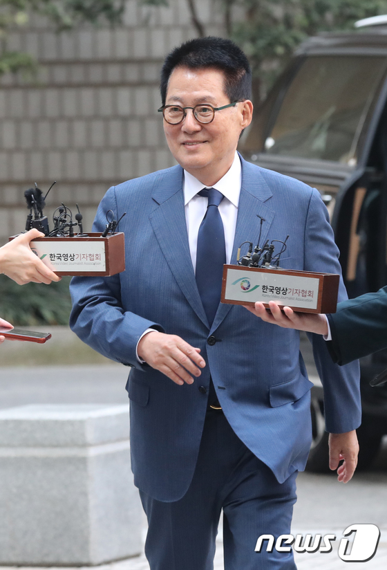 박지원 전 국정원장, 서해 공무원 사건 재판 출석