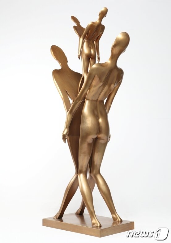 본문 이미지 - '1회 김복진미술상' 수상자로 선정된 김영원 조각가의 작품 '그림자의 그림자 꽃이 피다'.(청주시 제공).2023.3.31/뉴스1