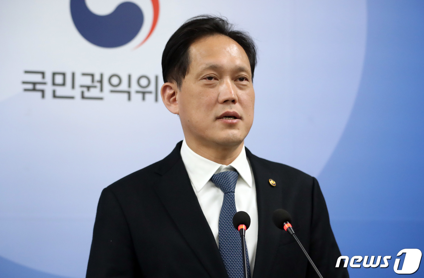 (세종=뉴스1) 김기남 기자 = 김태규 국민권익위원회 부위원장이 6일 오전 세종시 정부세종청사에서 무연고 국가유공자 예우 강화 제도개선 권고 방안을 발표하고 있다.  국가보훈처와 …